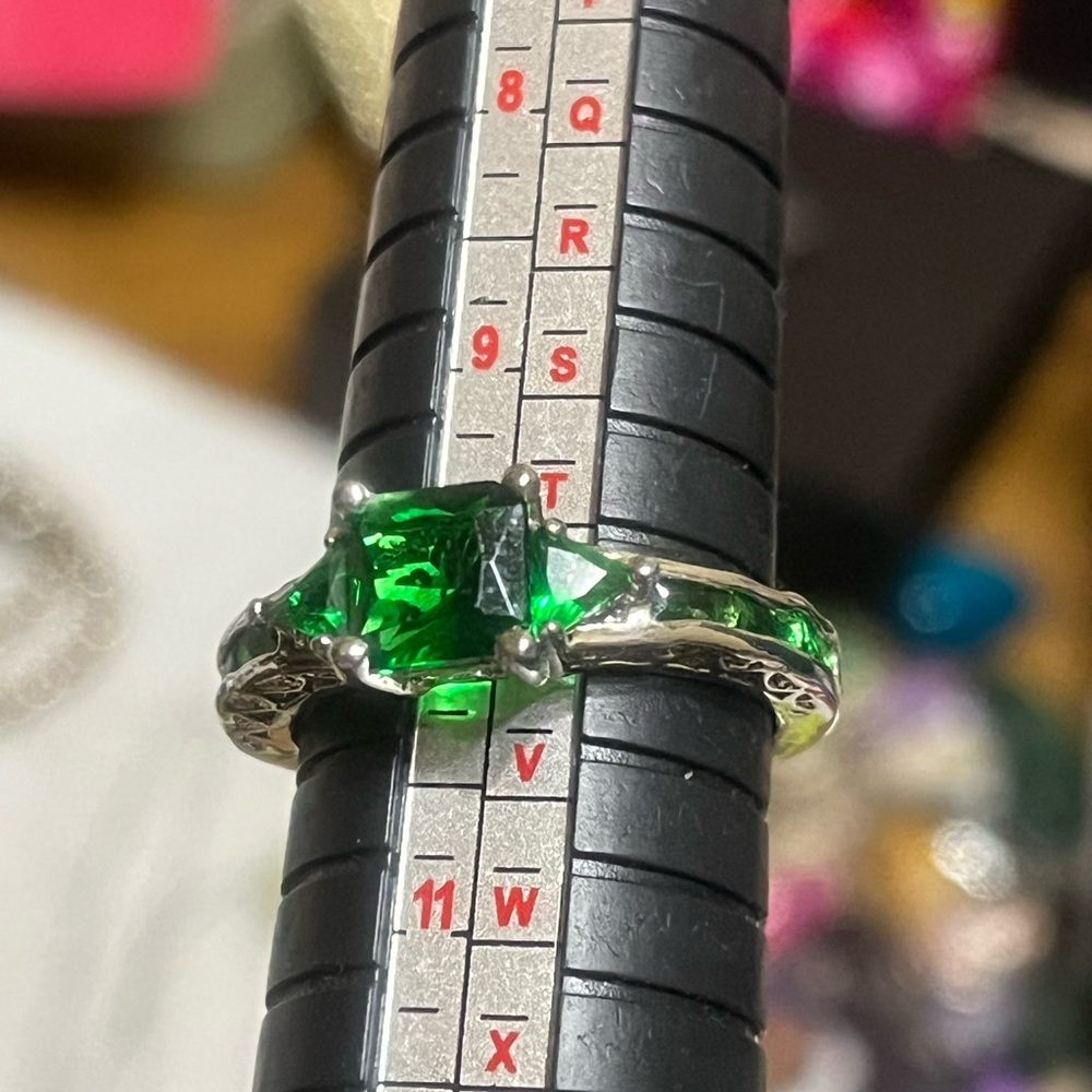 Modern Green Cocktail Ring - Picture 14 of 14